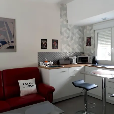 Studio Avec Terrasse Apartment